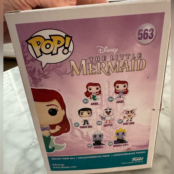 Funko Pop! Disney: The Little Mermaid - Ariel with Bag - Vinyl Figure #563 - Picture 2 of 6